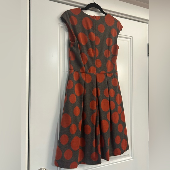 Maggy London Sleeveless Polka Dot Orange and Gray Midi Dress - Picture 6 of 14